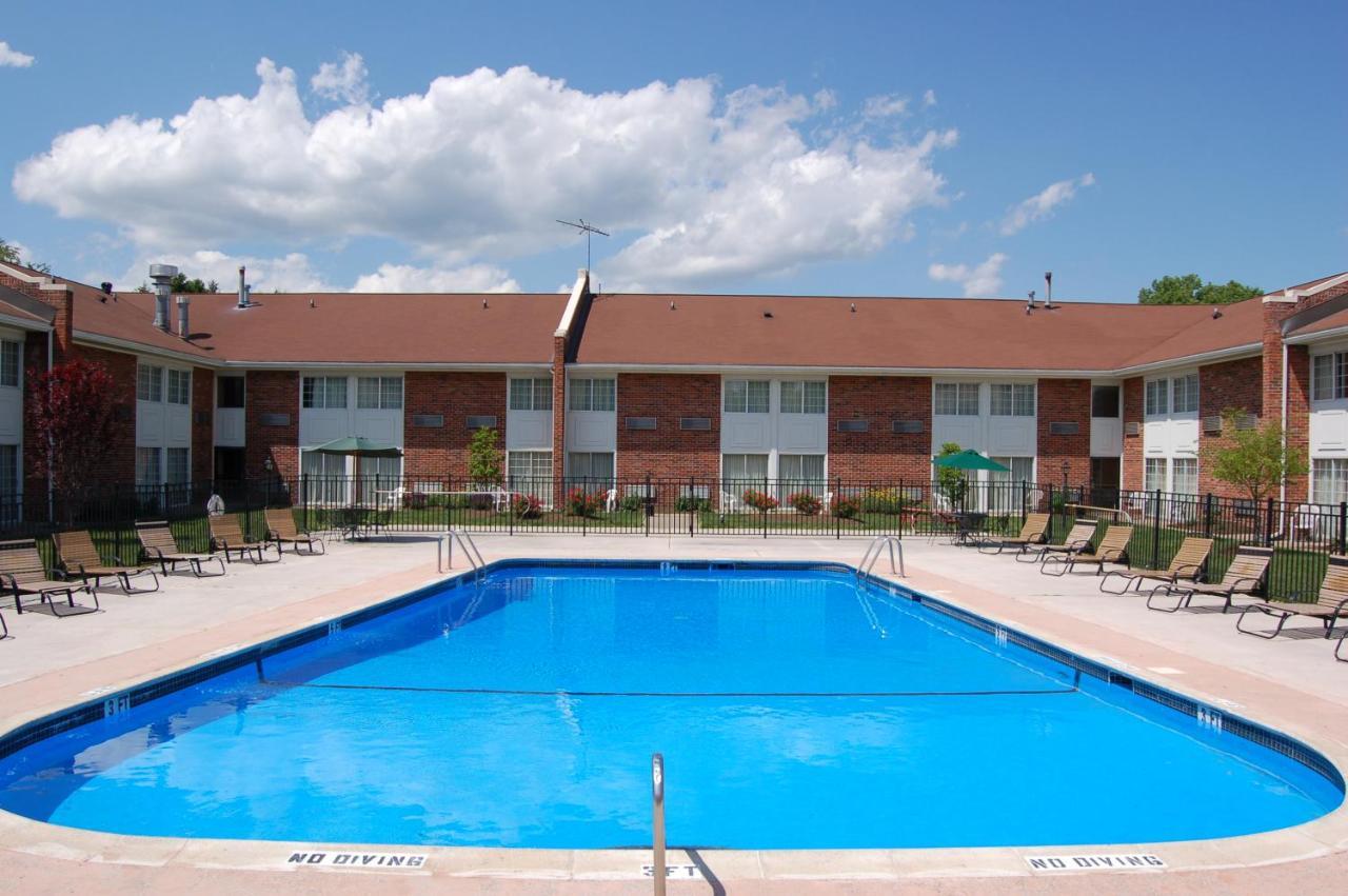 Rodeway Inn & Suites East Windsor Exterior foto