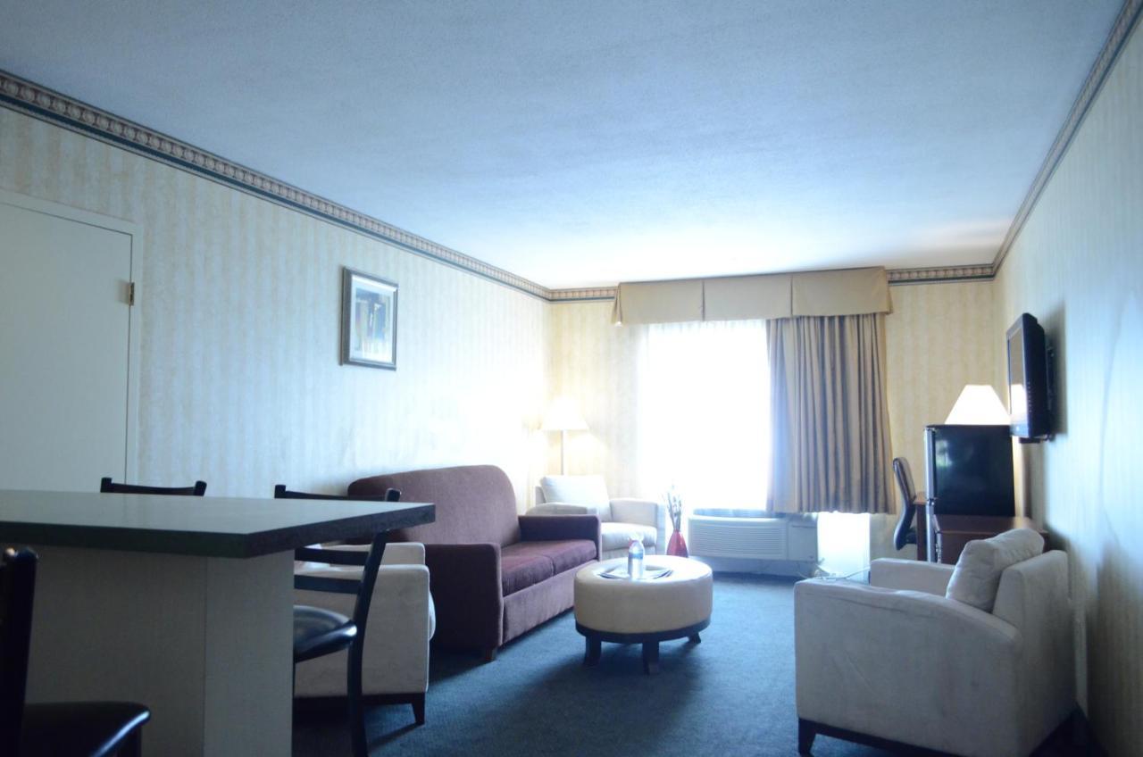 Rodeway Inn & Suites East Windsor Exterior foto