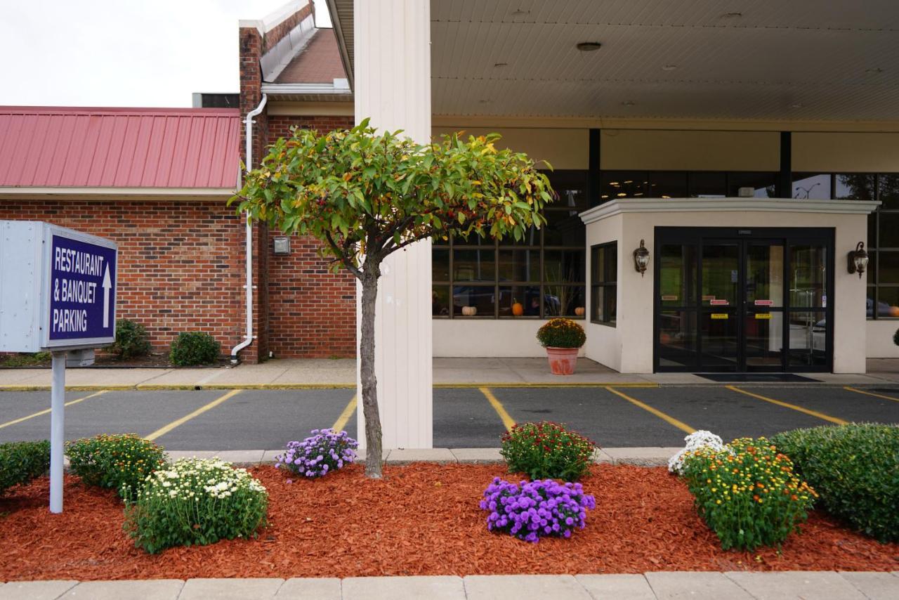Rodeway Inn & Suites East Windsor Exterior foto