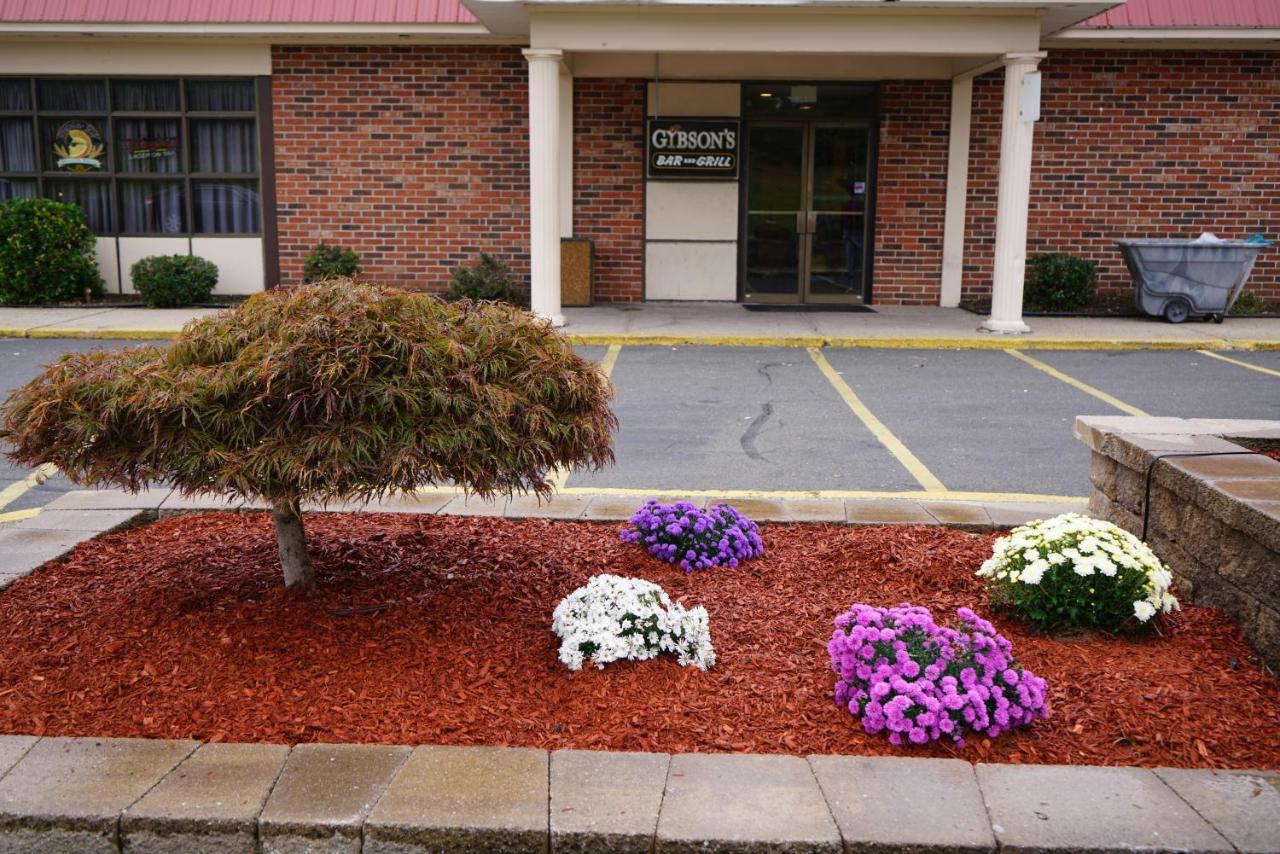 Rodeway Inn & Suites East Windsor Exterior foto