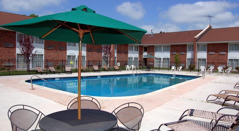 Rodeway Inn & Suites East Windsor Exterior foto