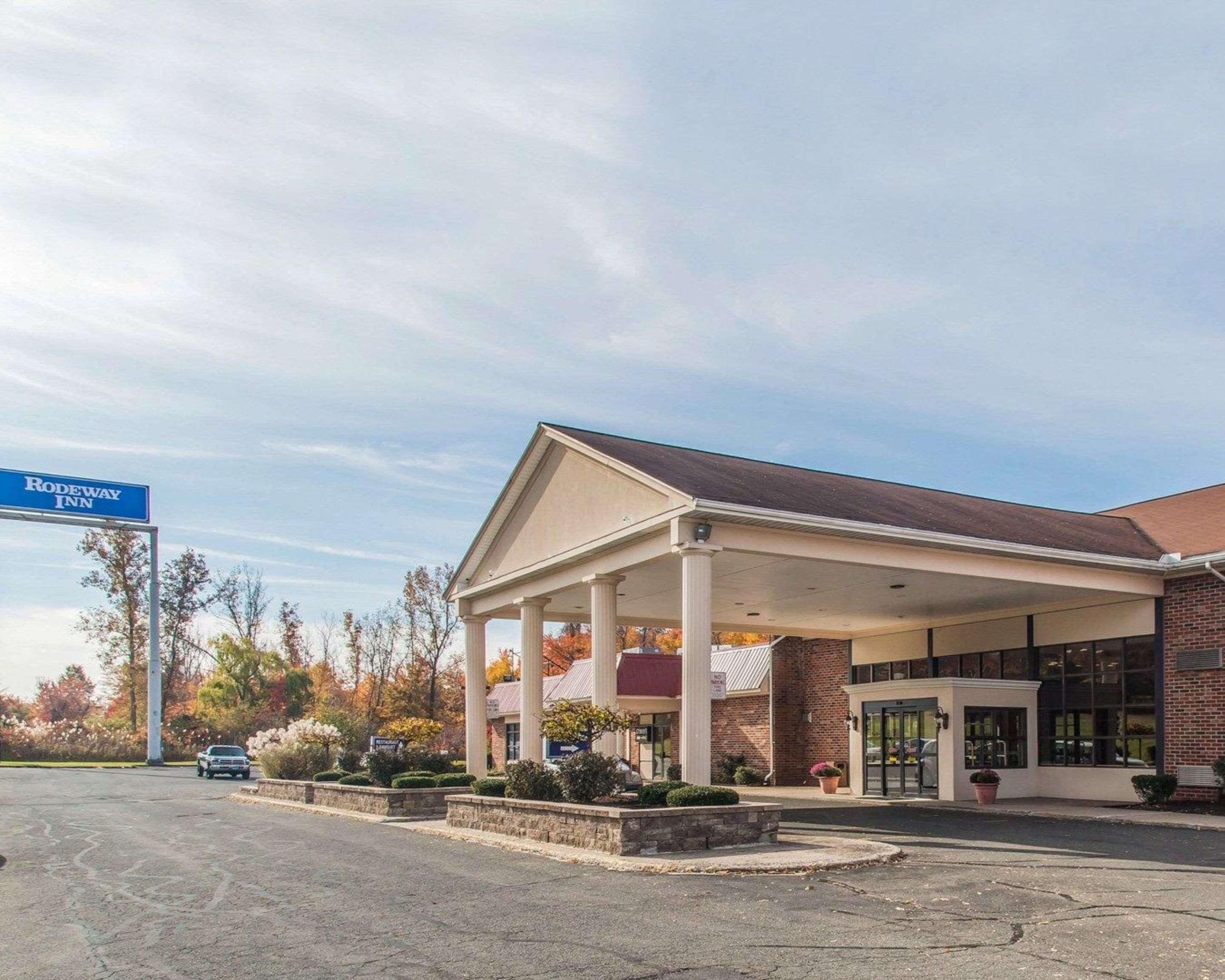 Rodeway Inn & Suites East Windsor Exterior foto